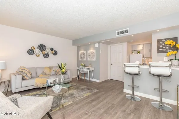 $918 | 2936 East Indian School Road, Unit 1, Phoenix, AZ 85016