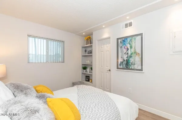 $918 | 2936 East Indian School Road, Unit 1, Phoenix, AZ 85016