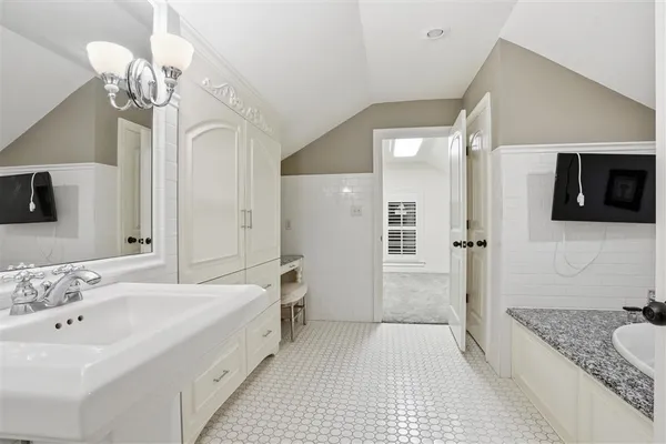 $2,100,000 | 2400 Highway 384, Bell City, LA 70630