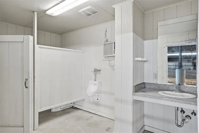 $2,100,000 | 2400 Highway 384, Bell City, LA 70630