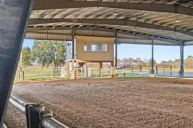 $2,100,000 | 2400 Highway 384, Bell City, LA 70630