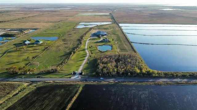 $2,100,000 | 2400 Highway 384, Bell City, LA 70630