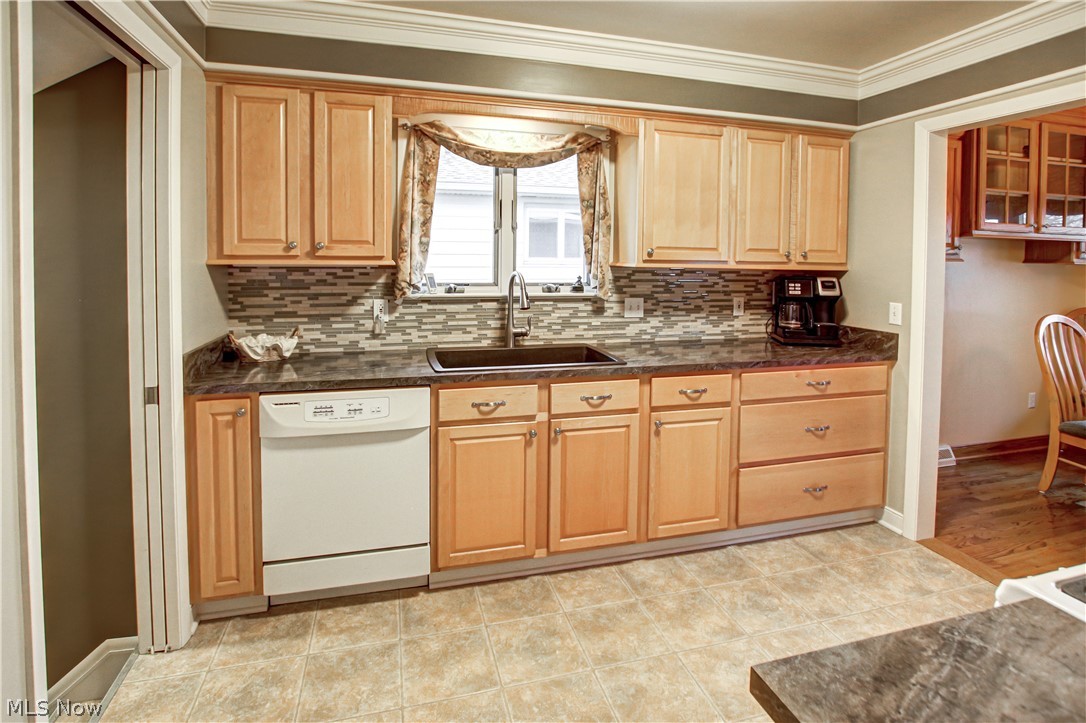 32301 Knobel Road Willowick, OH 44095 - Photo 11 of 35