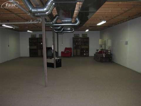9110 Center Road Fenton, MI 48430 - Photo 24 of 24 20265524-23.JPG