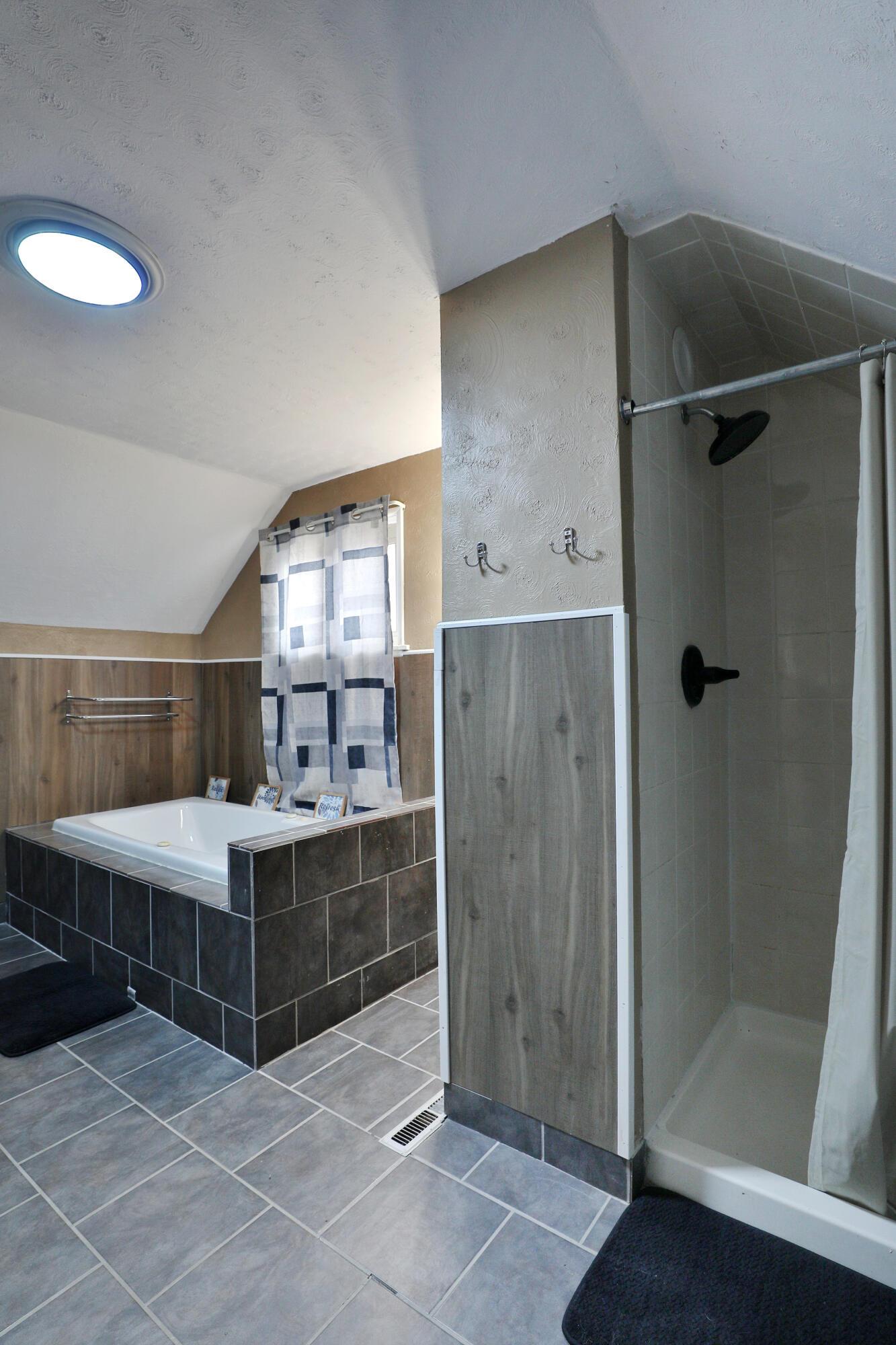 404 Old Village Road Columbus, OH 43228 - Photo 31 of 43 Master Bath