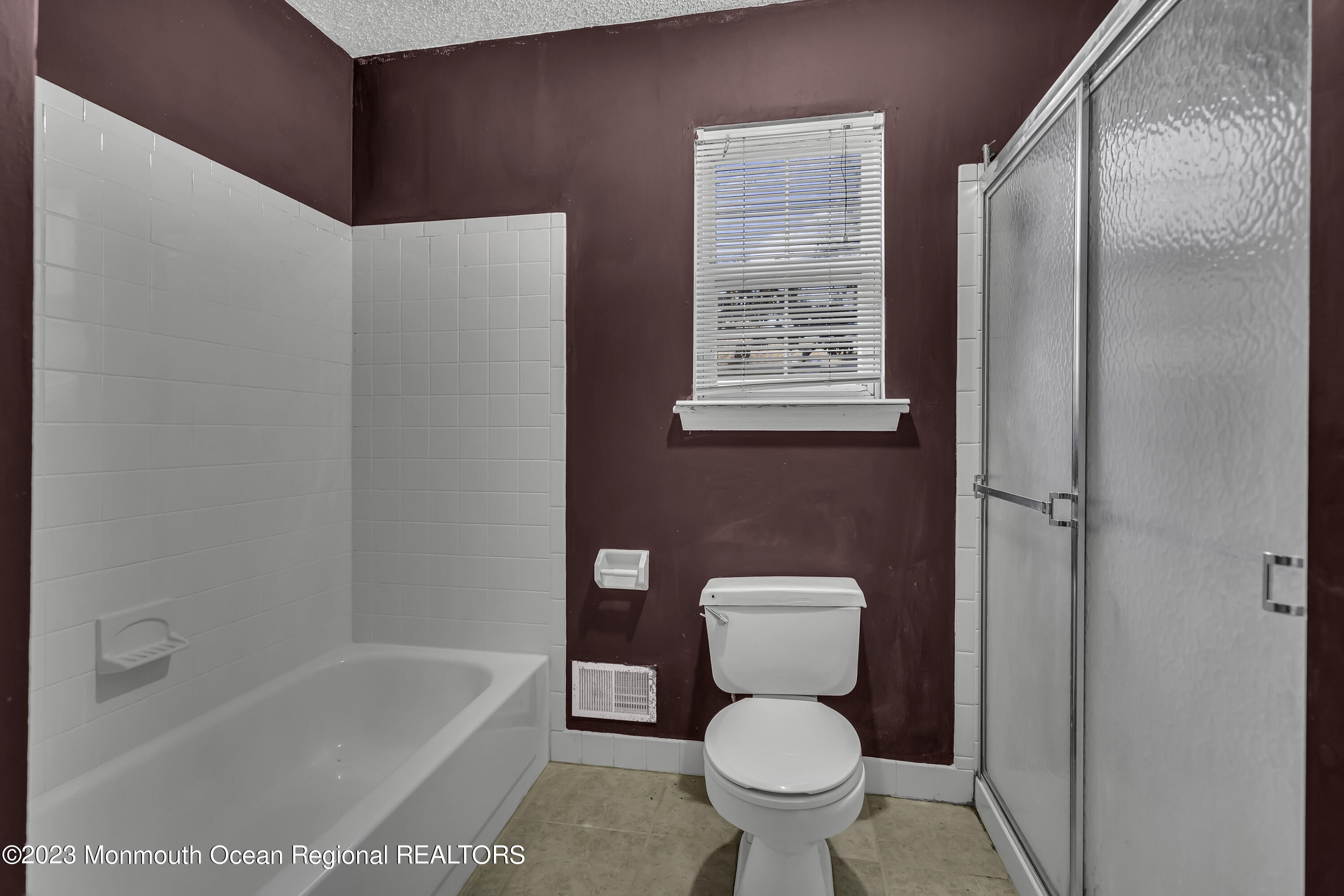 244 Down Hill Run Toms River, NJ 08755 - Photo 27 of 44 a bathroom with a toilet and a bathtub