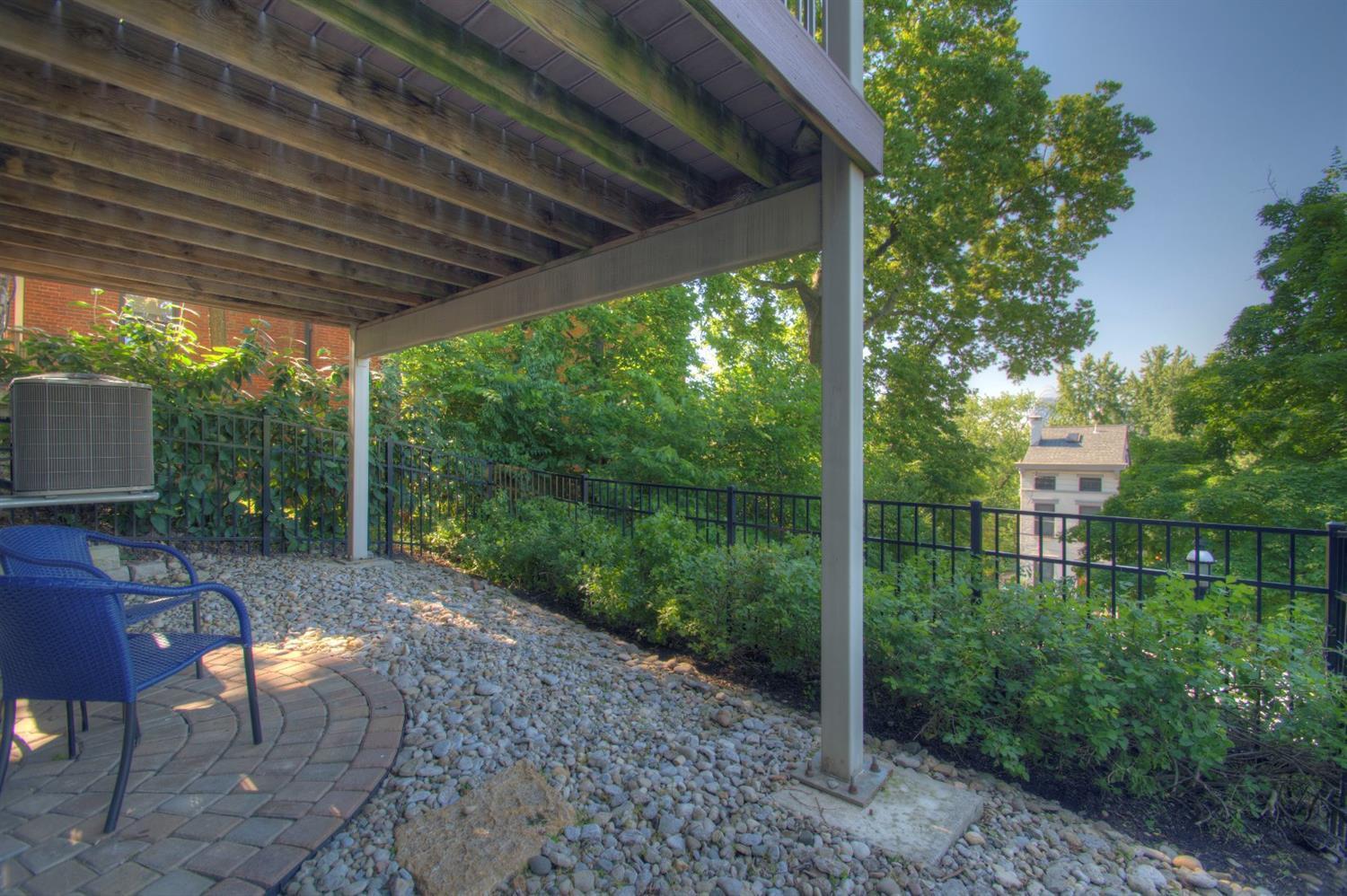 421 Boal Street Cincinnati, OH 45202 - Photo 38 of 44