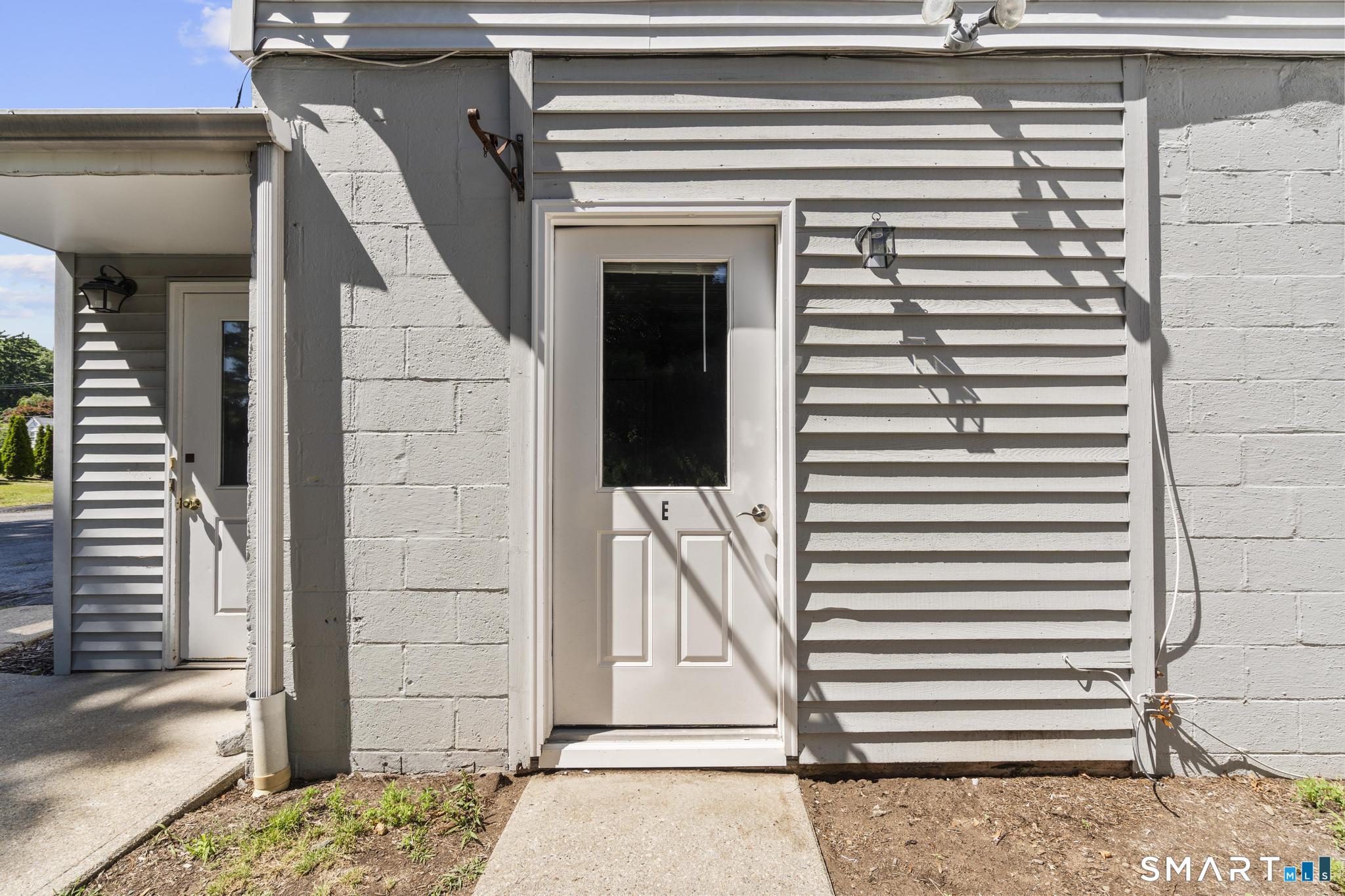 184 Maple Street Branford, CT 06405 - Photo 2 of 18