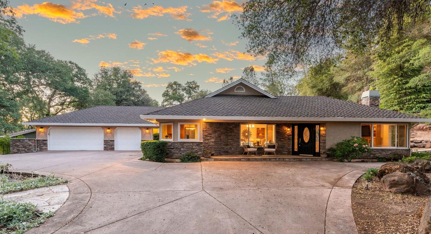 12084 Wanderer Road Auburn, CA 95602 - Photo 1 of 35 Gallery Image 1