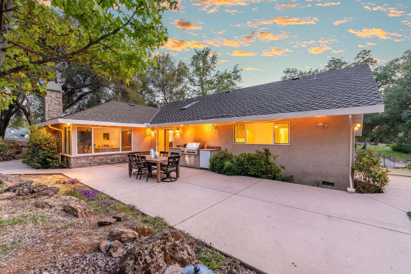 12084 Wanderer Road Auburn, CA 95602 - Photo 2 of 35 Gallery Image 2