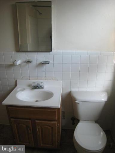 4100 Fairfax Road Baltimore, MD 21216 - Photo 7 of 12 Bath #2