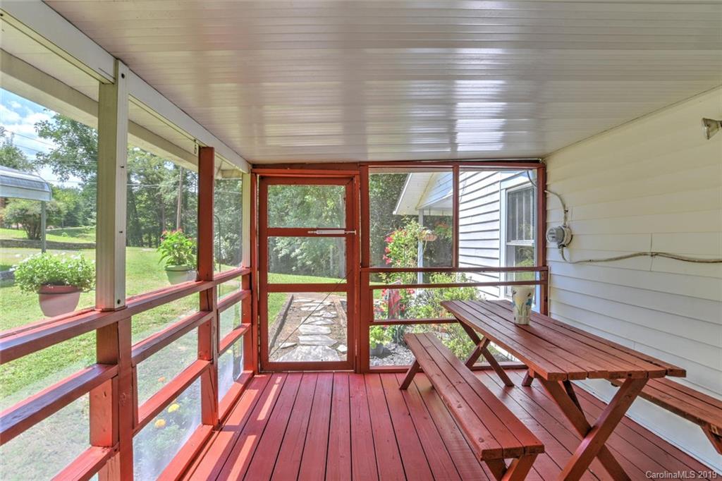 39 Massey Road Asheville, NC 28804 - Photo 4 of 36 Gallery Image 4