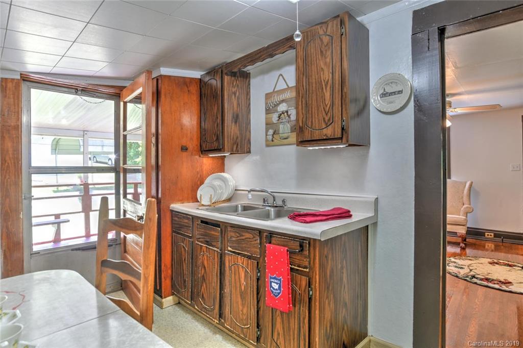 39 Massey Road Asheville, NC 28804 - Photo 9 of 36 Gallery Image 9