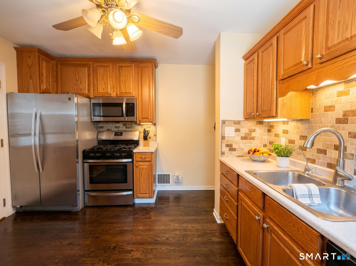 33 Salem Road East Hartford, CT 06118 - Photo 9 of 24