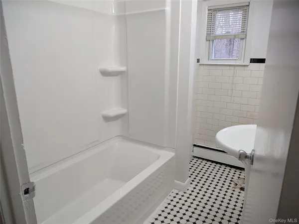 $2,400 | 1521 Highway 208, Unit 3, Washingtonville, NY 10992