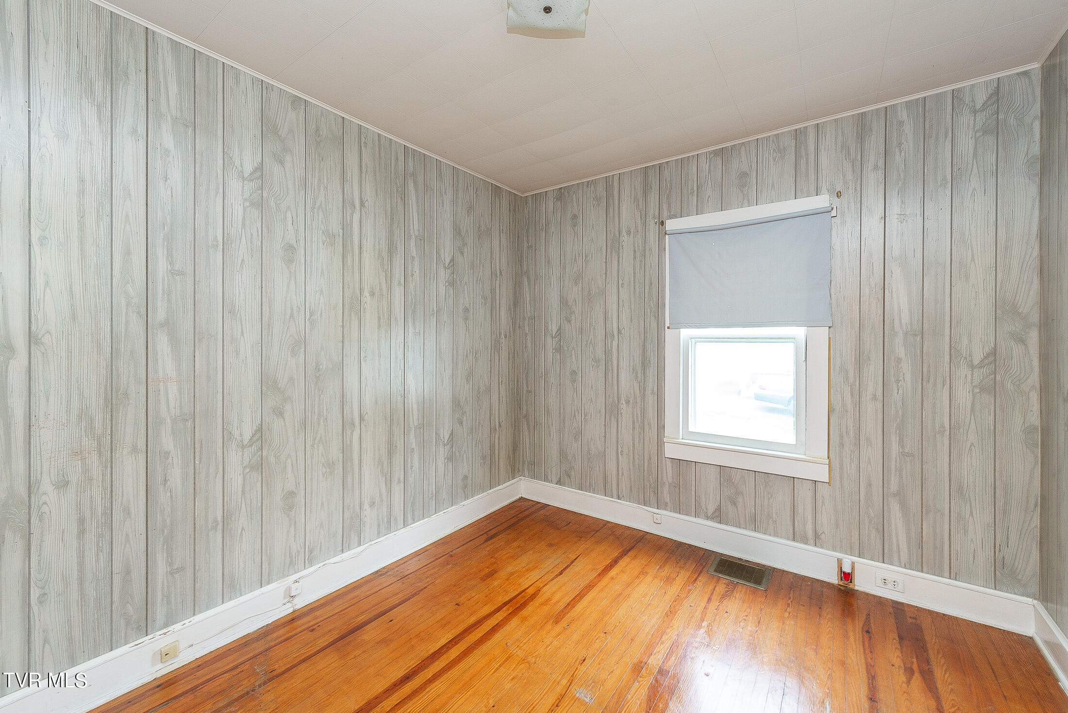 2445 Yuma Road Gate City, VA 24251 - Photo 23 of 66 Bedroom 2