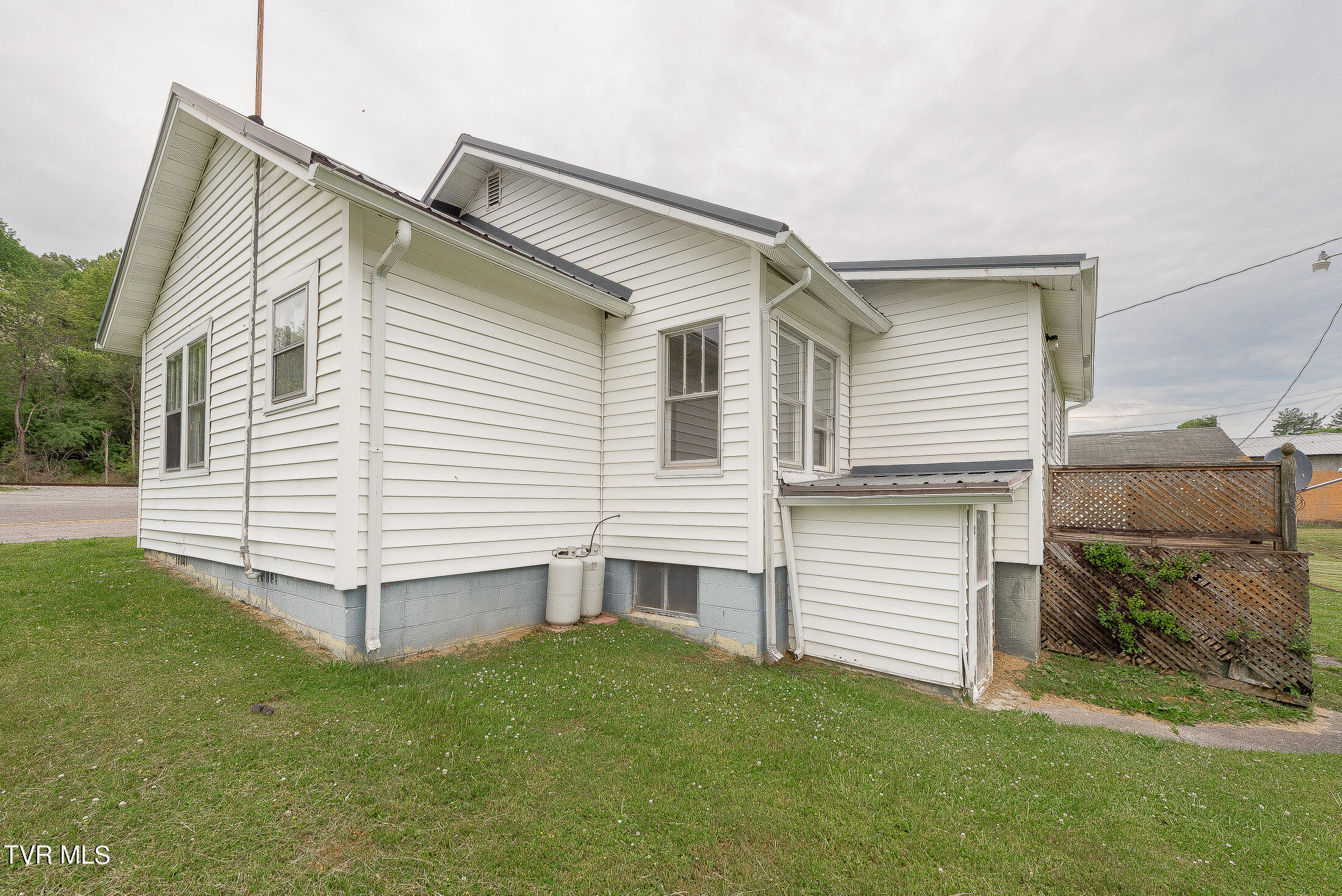 2445 Yuma Road Gate City, VA 24251 - Photo 59 of 66 Side
