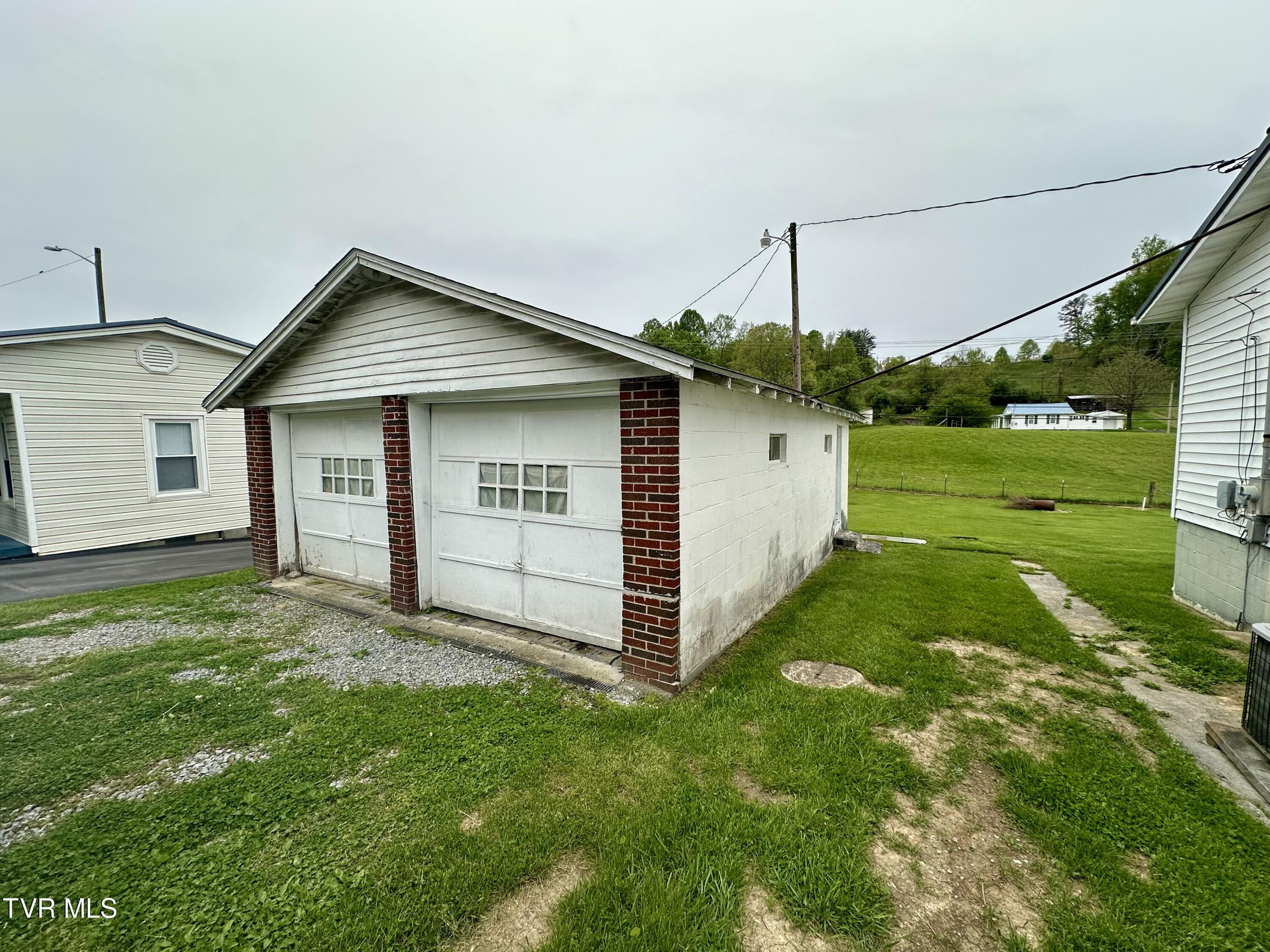 2 car detached garage