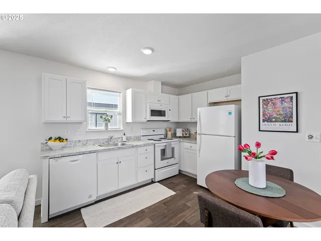 $115,000 | 1085 West 1st Avenue, Unit 8, Junction City, OR 97448