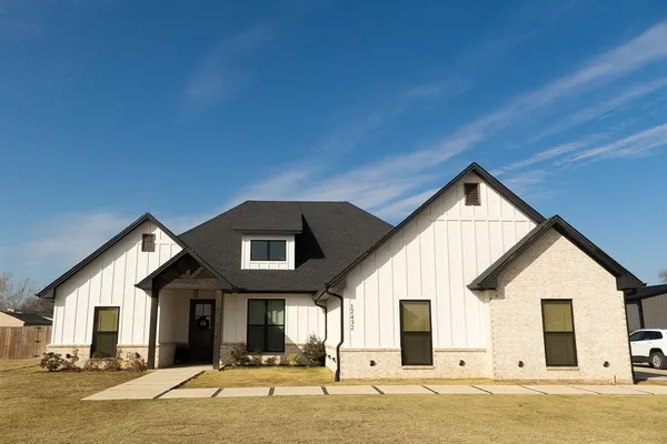 $475,000 | 12432 Maplewood Drive, Lindale, TX 75771