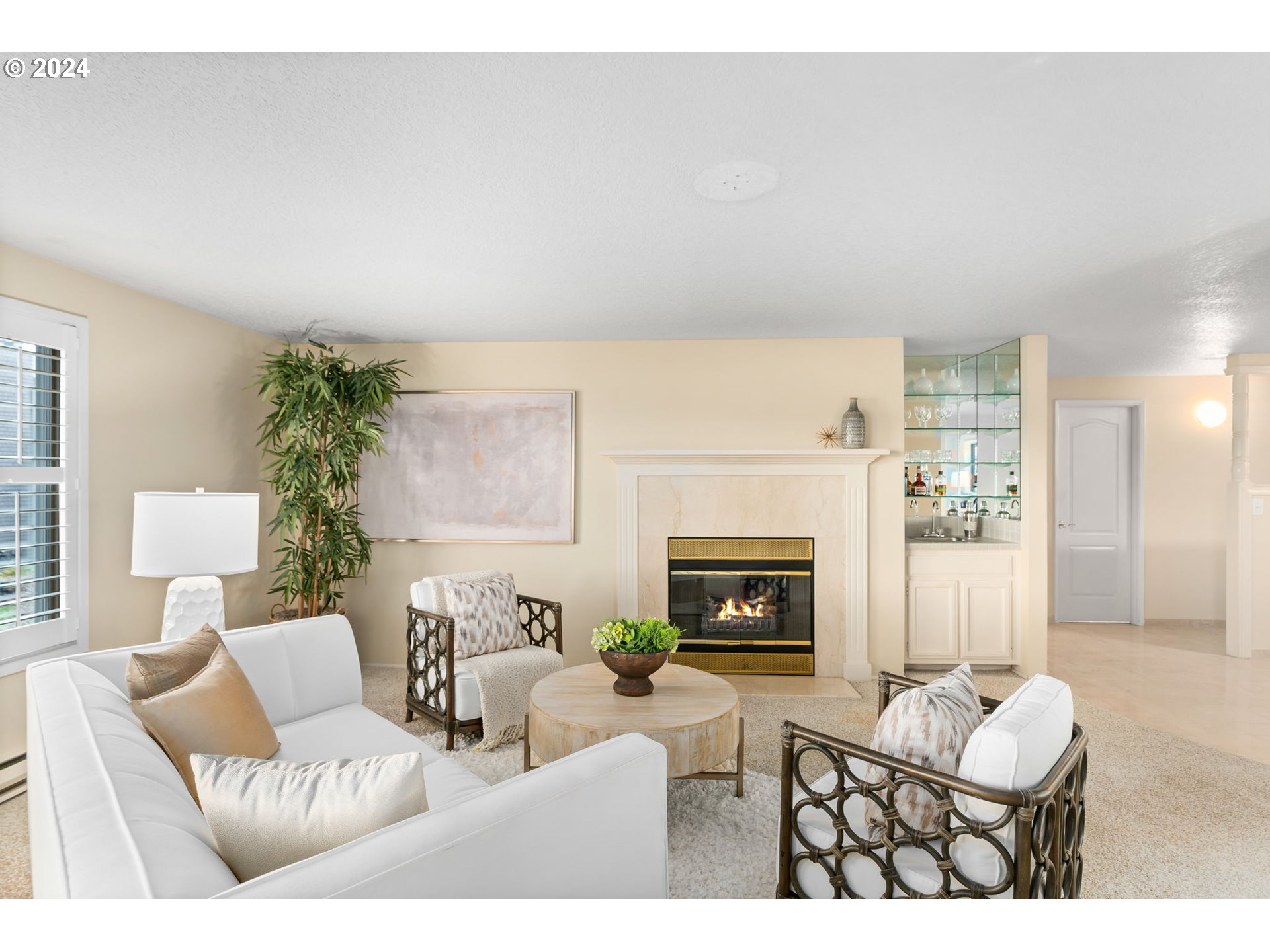 5624 South Riverside Lane, Unit 2 Portland, OR 97239 - Photo 5 of 37 Gallery Image 5