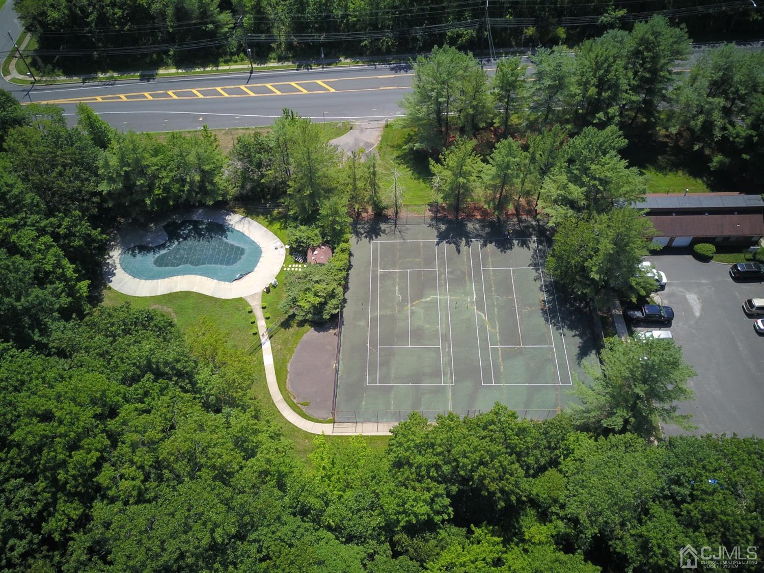 28 Arrowsmith Court Old Bridge, NJ 07747 - Photo 29 of 30 an aerial view of a house