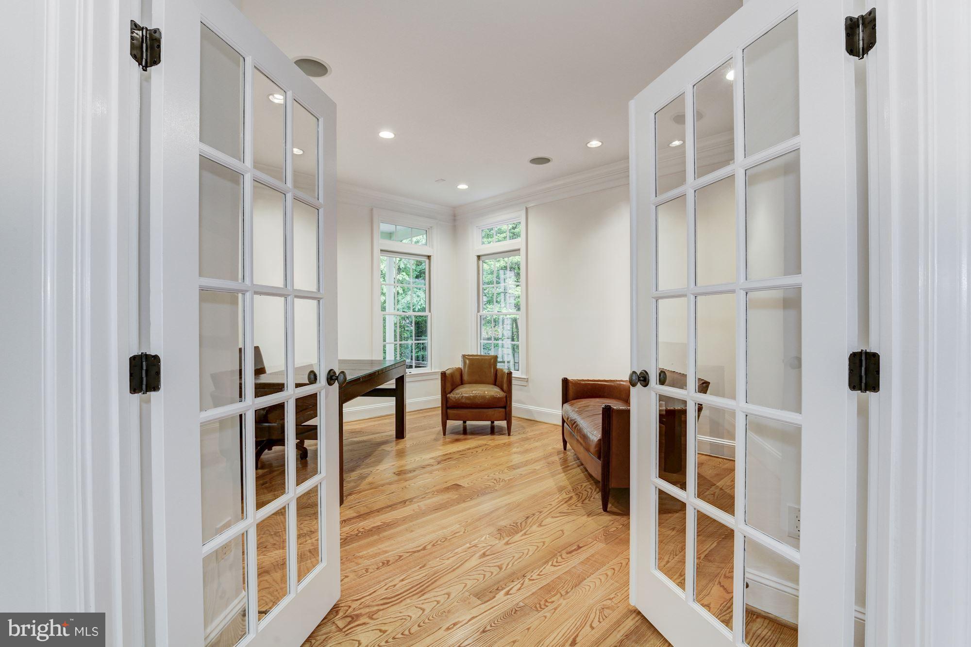 10021 Newhall Road Potomac, MD 20854 - Photo 11 of 30 Main Level - Library