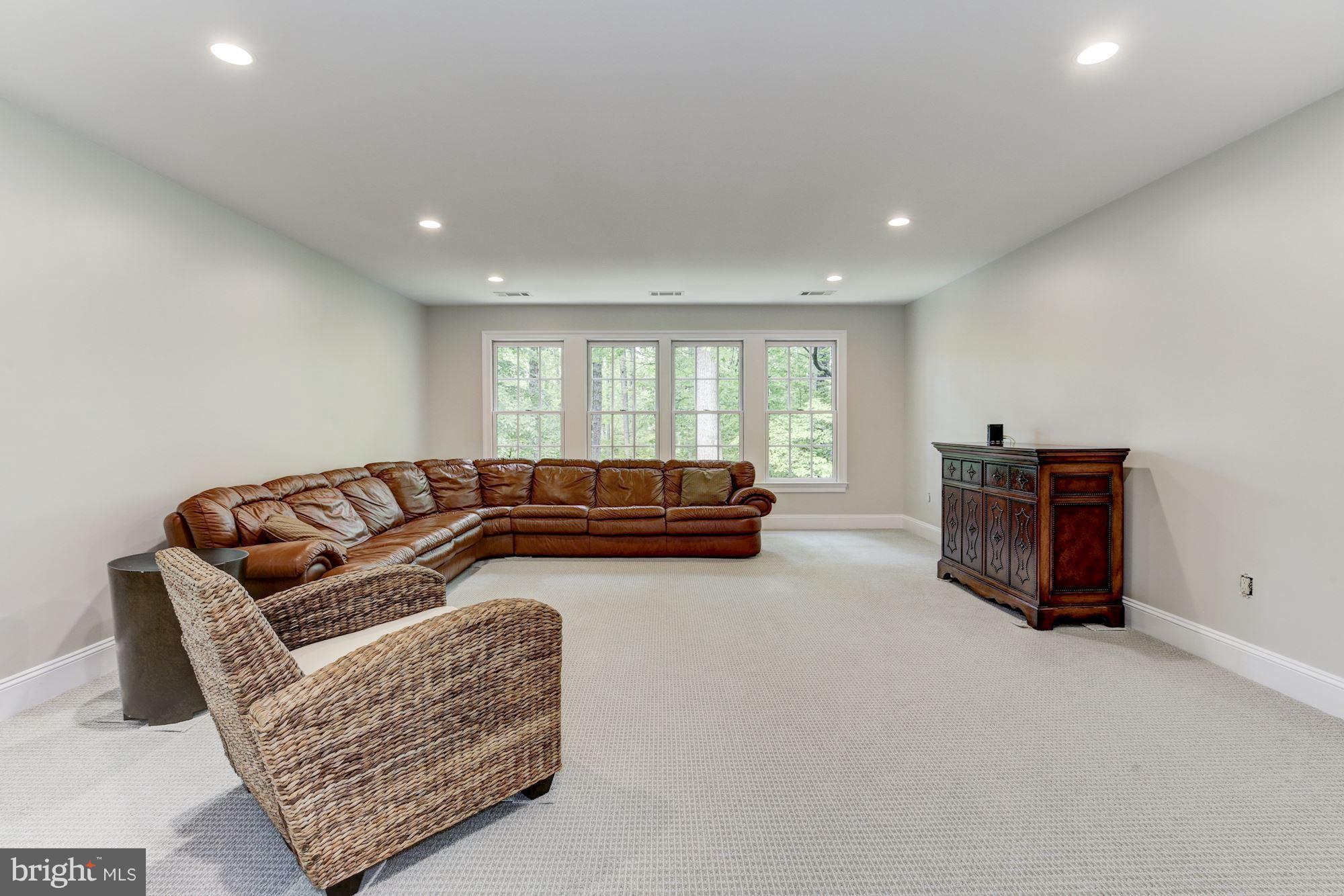 10021 Newhall Road Potomac, MD 20854 - Photo 14 of 30 Upper Level - Family Room