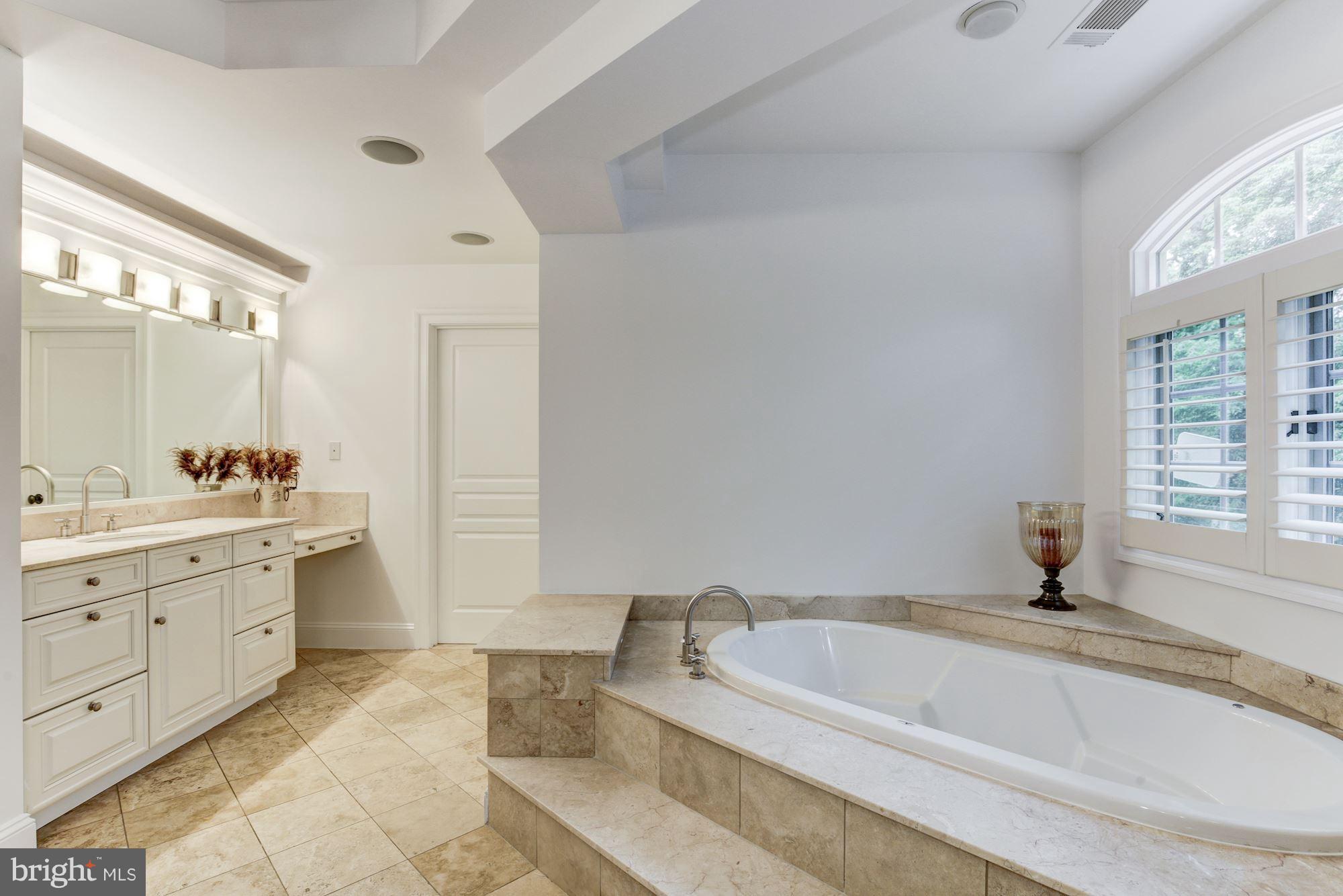 10021 Newhall Road Potomac, MD 20854 - Photo 18 of 30 Upper Level - Master Bath