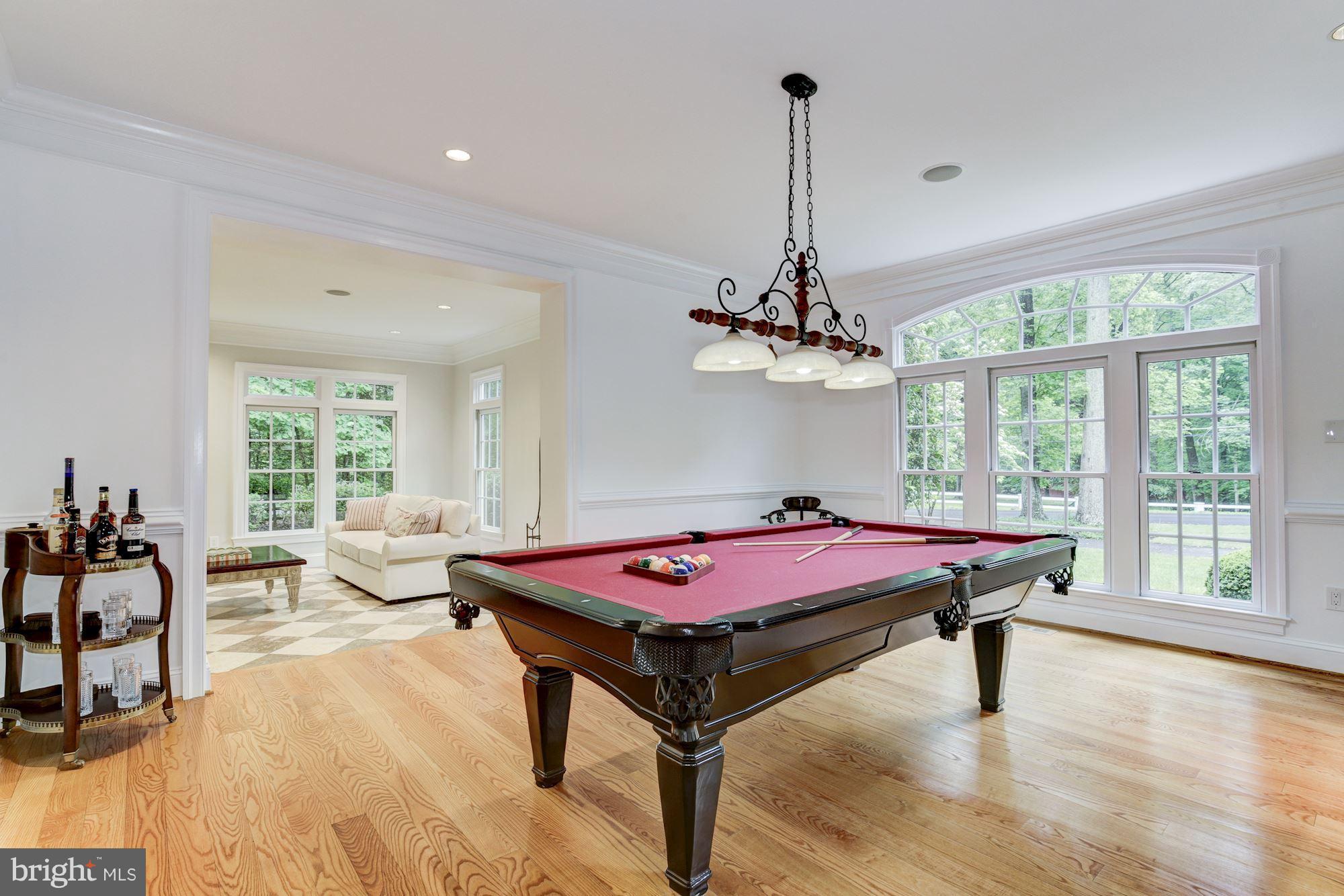 10021 Newhall Road Potomac, MD 20854 - Photo 4 of 30 Main Level - Living Room