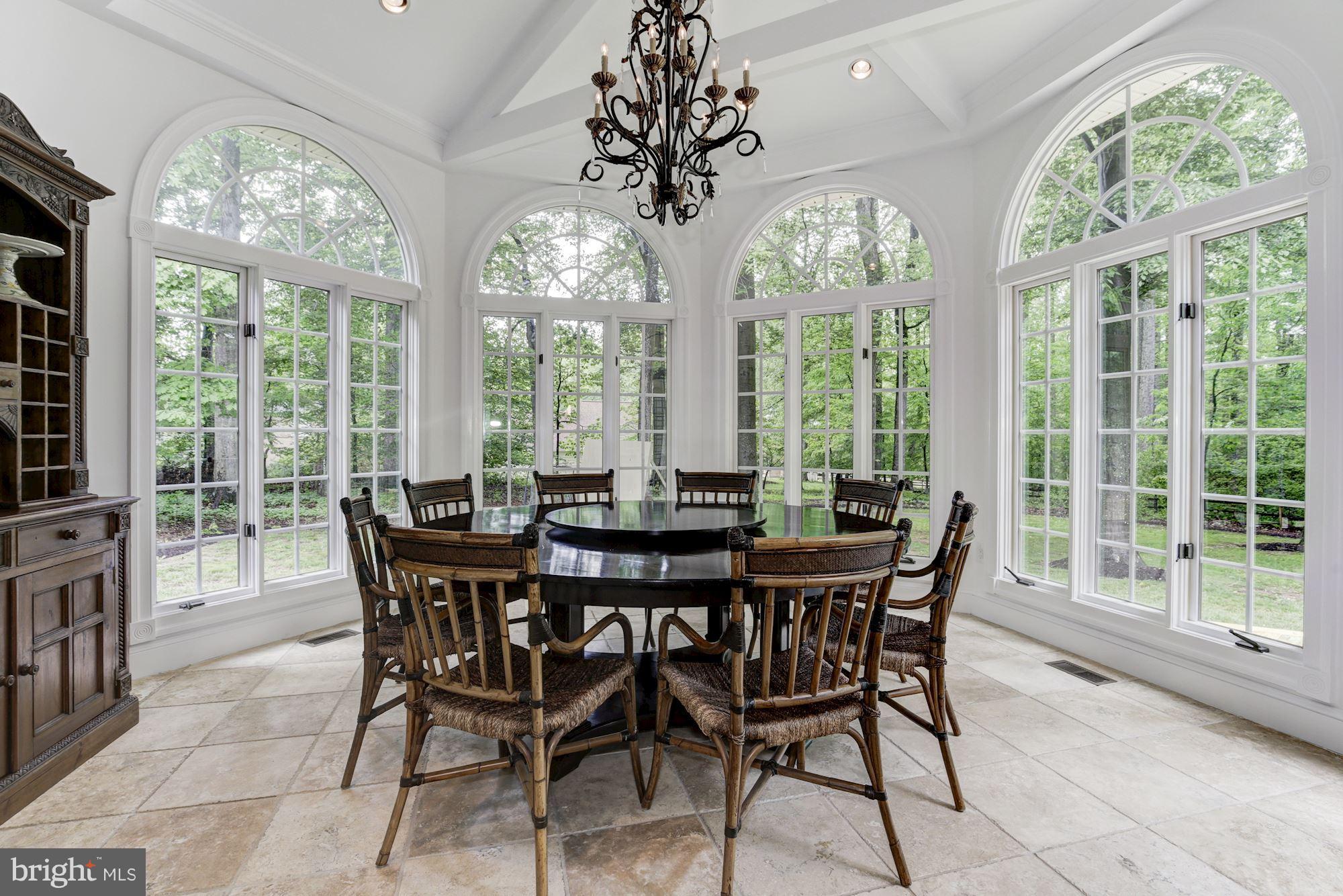 10021 Newhall Road Potomac, MD 20854 - Photo 8 of 30 Main Level - Breakfast Room