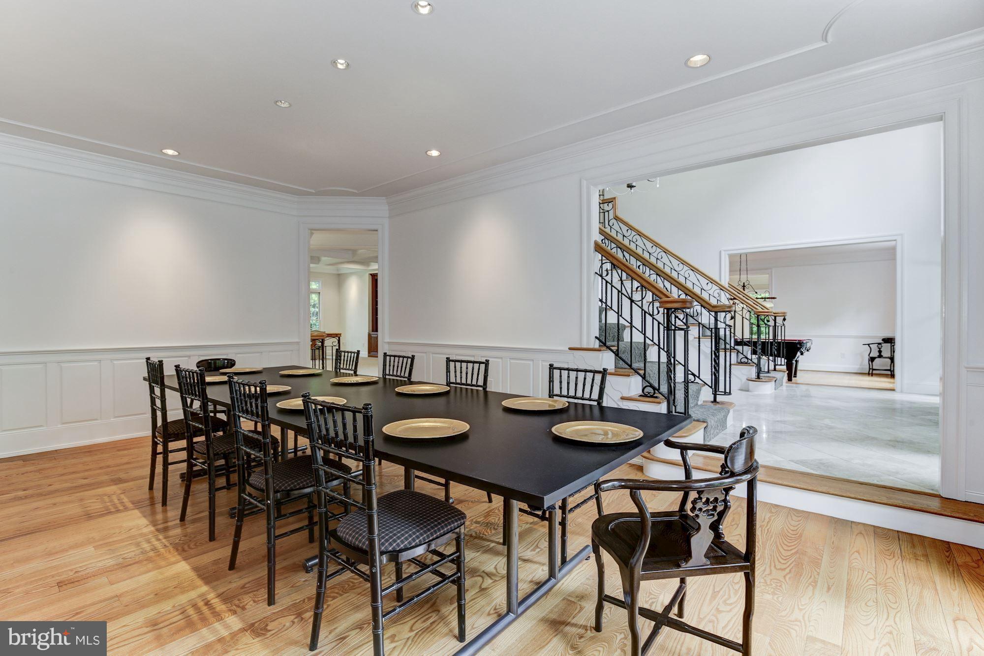 10021 Newhall Road Potomac, MD 20854 - Photo 9 of 30 Main Level - Dining Room