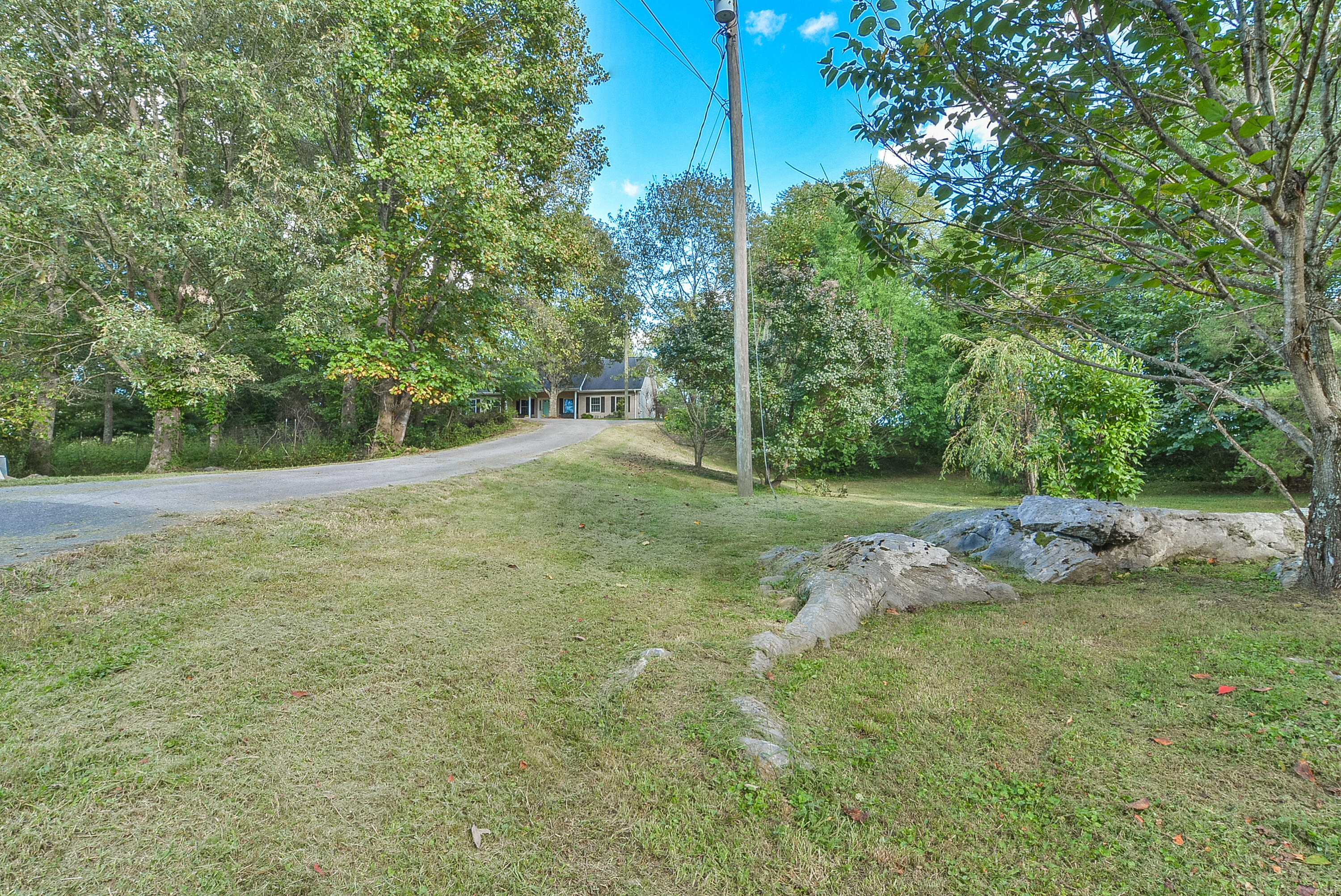 225 Sinking Springs Road Bristol, TN 37620 - Photo 33 of 41 TRB_1334