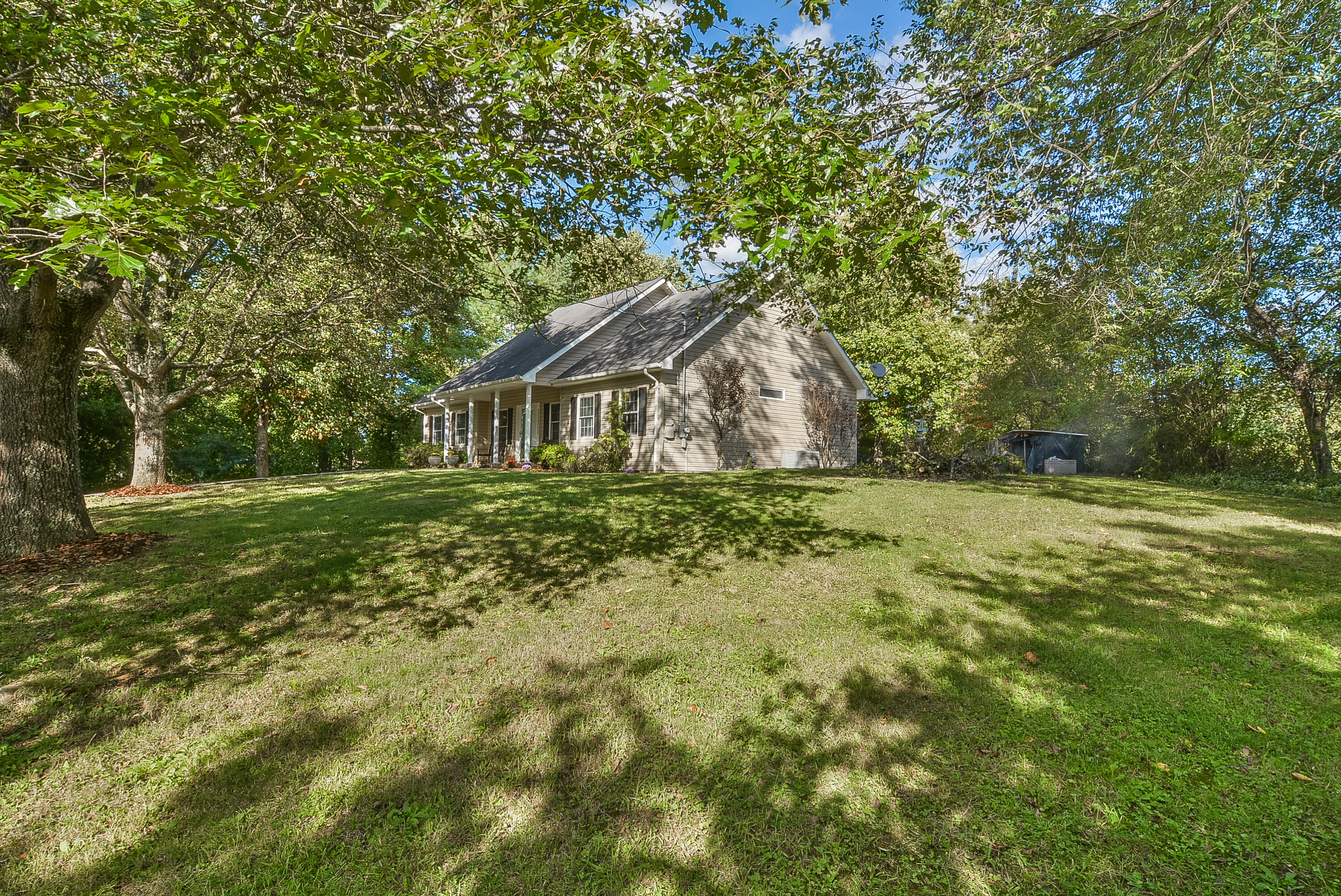 225 Sinking Springs Road Bristol, TN 37620 - Photo 37 of 41 TRB_1318