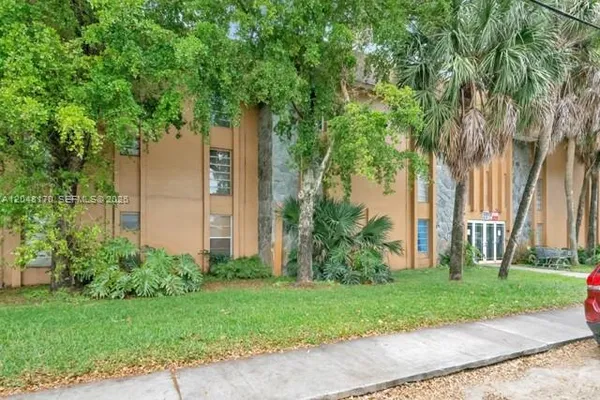 $1,700 | 1280 West 54th Street, Unit 313B, Hialeah, FL 33012