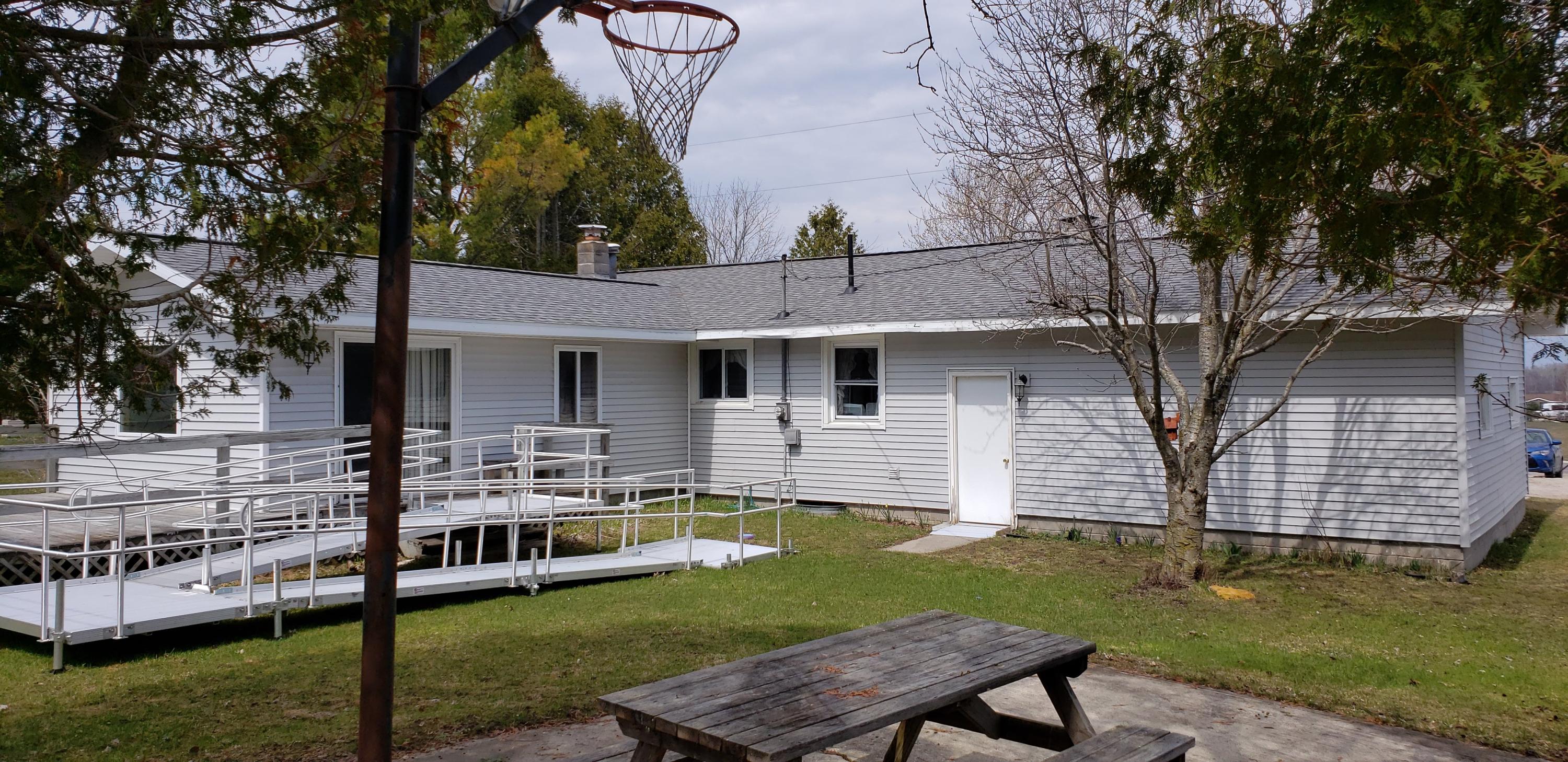 1747 East Levering Road Cheboygan, MI 49721 - Photo 4 of 13 Gallery Image 4