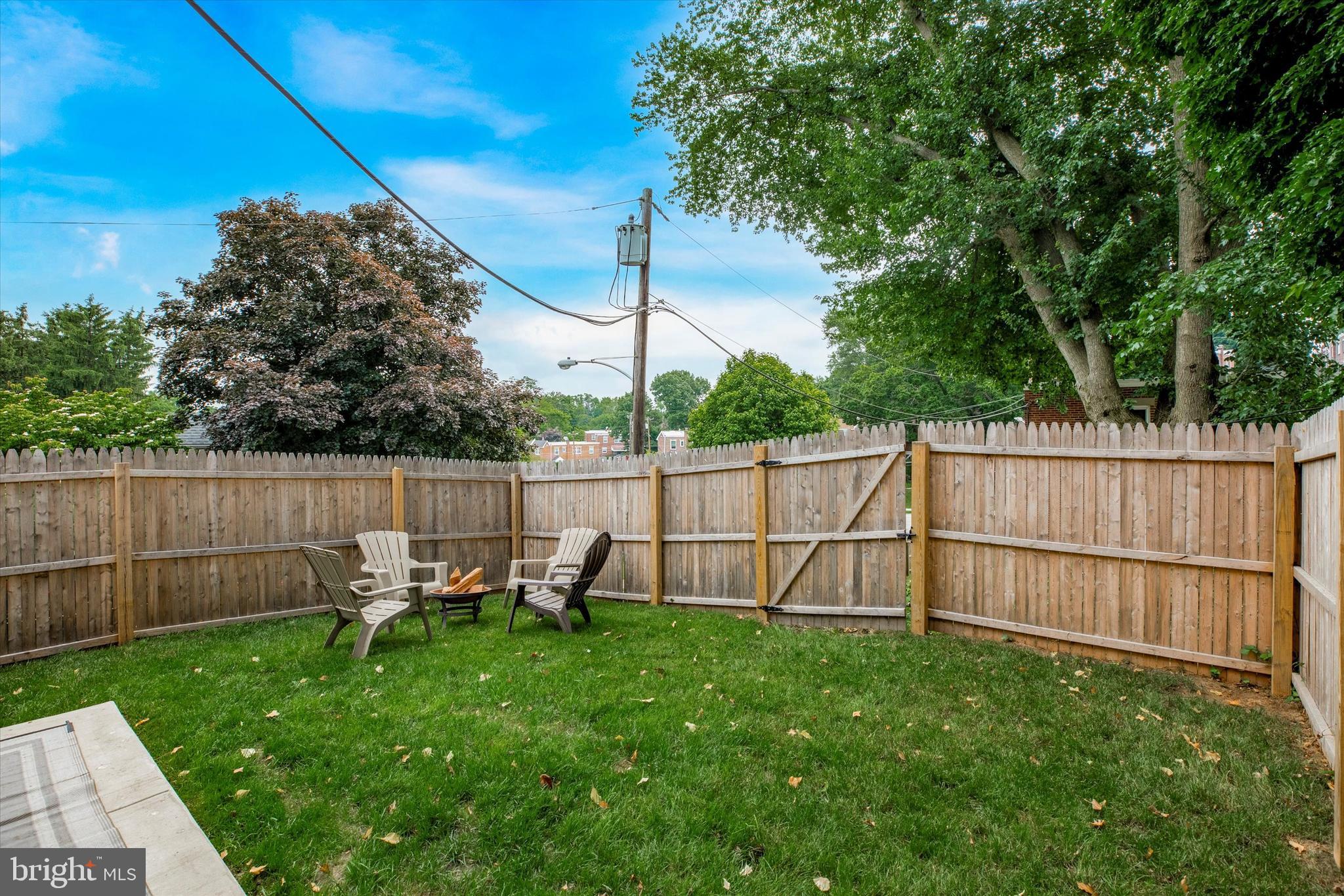 563 Overlook Road Philadelphia, PA 19128 - Photo 24 of 26 Large Fenced in Rear Yard, backs up to trees!