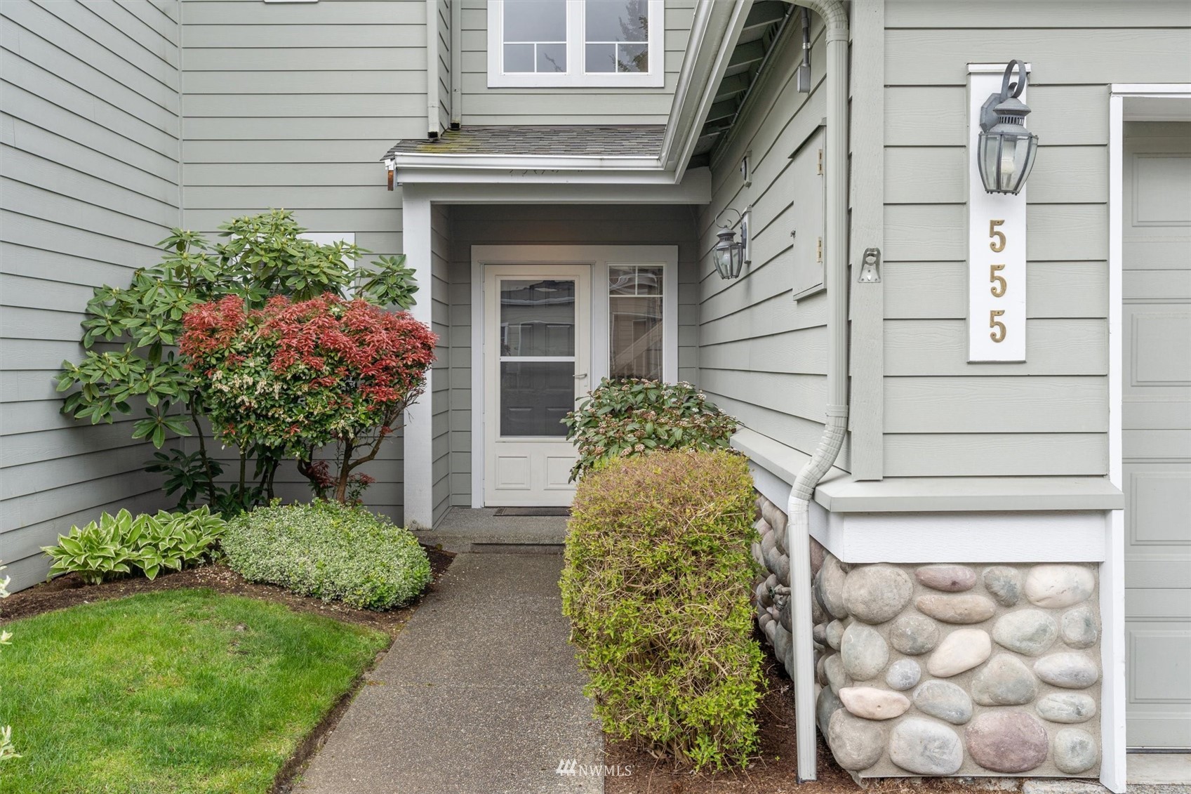 555 Elma Place Northeast Renton, WA 98059 - Photo 3 of 30 Gallery Image 3