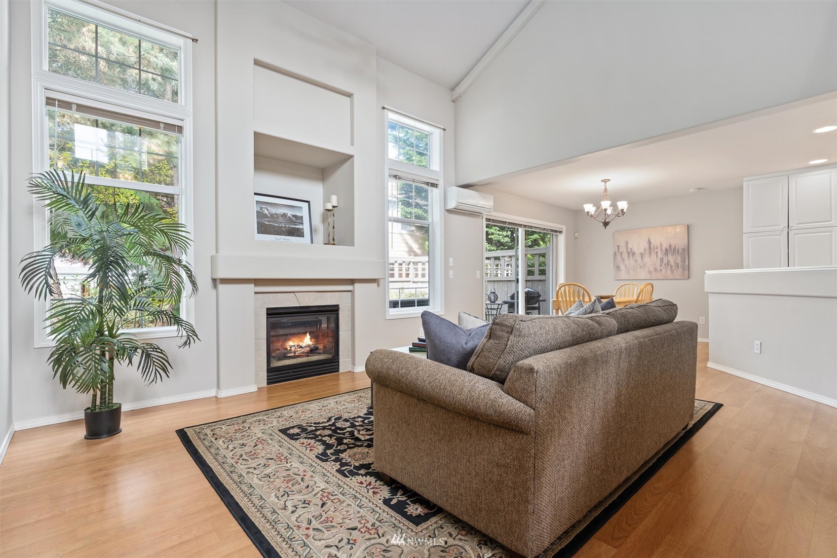 555 Elma Place Northeast Renton, WA 98059 - Photo 5 of 30 Gallery Image 5