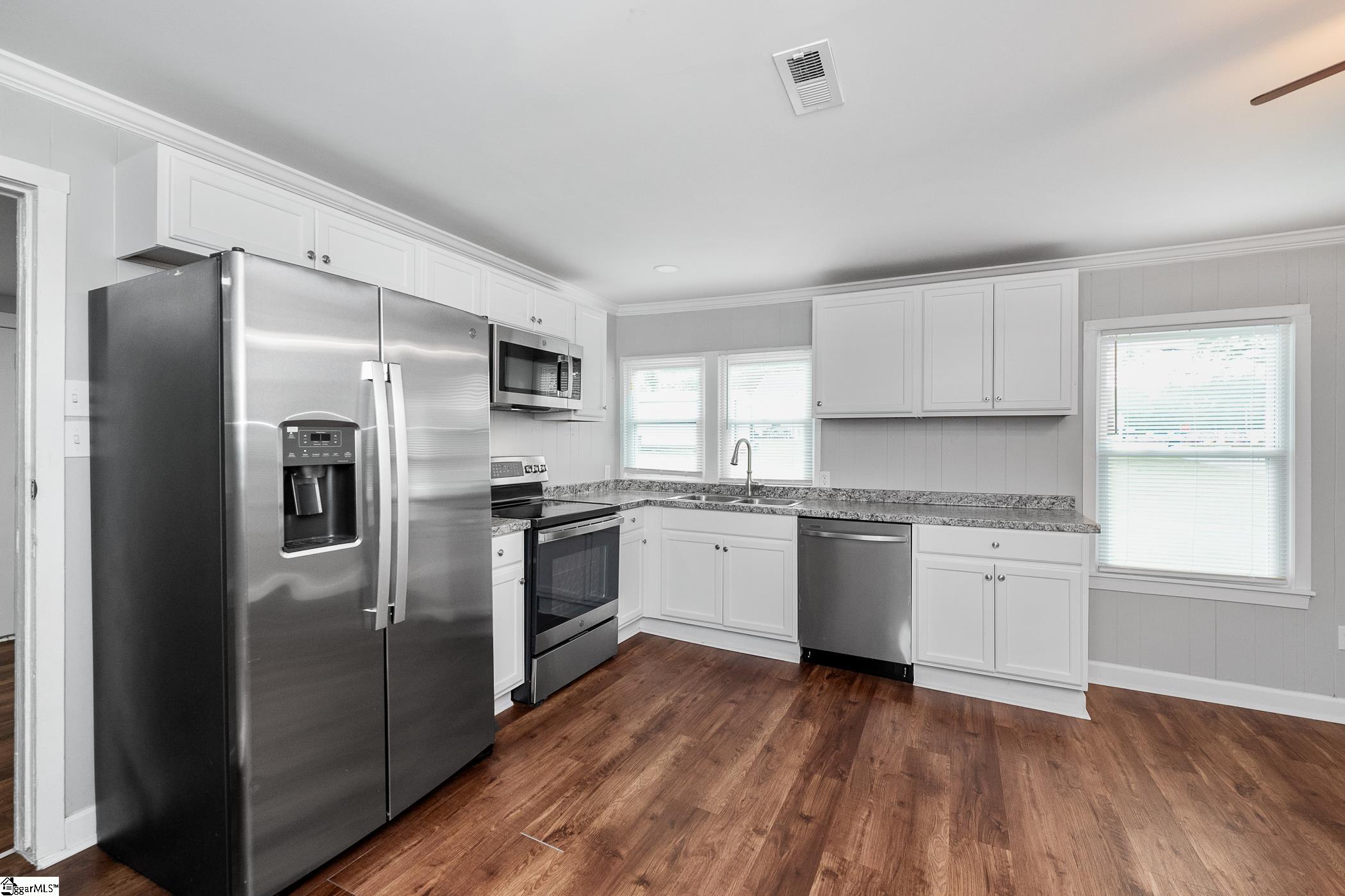 304 Cherry Street Belton, SC 29627 - Photo 9 of 33