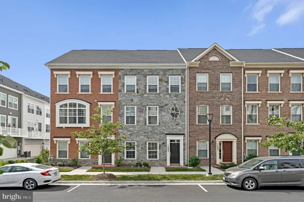 $865,000 | 14803 Retreat Boulevard, Chantilly, VA 20151
