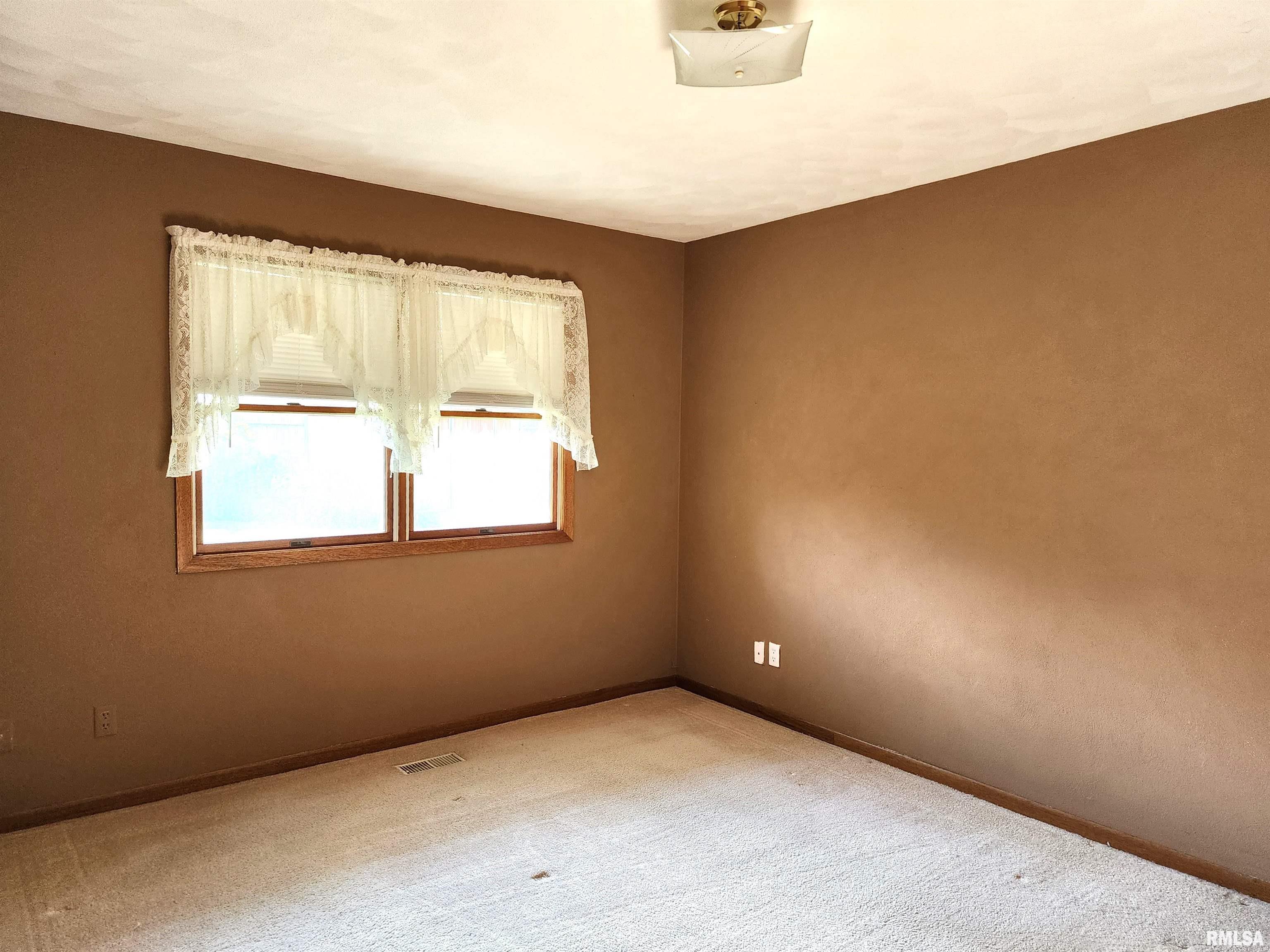 109 North Spring Street Geneseo, IL 61254 - Photo 11 of 23 Gallery Image 11