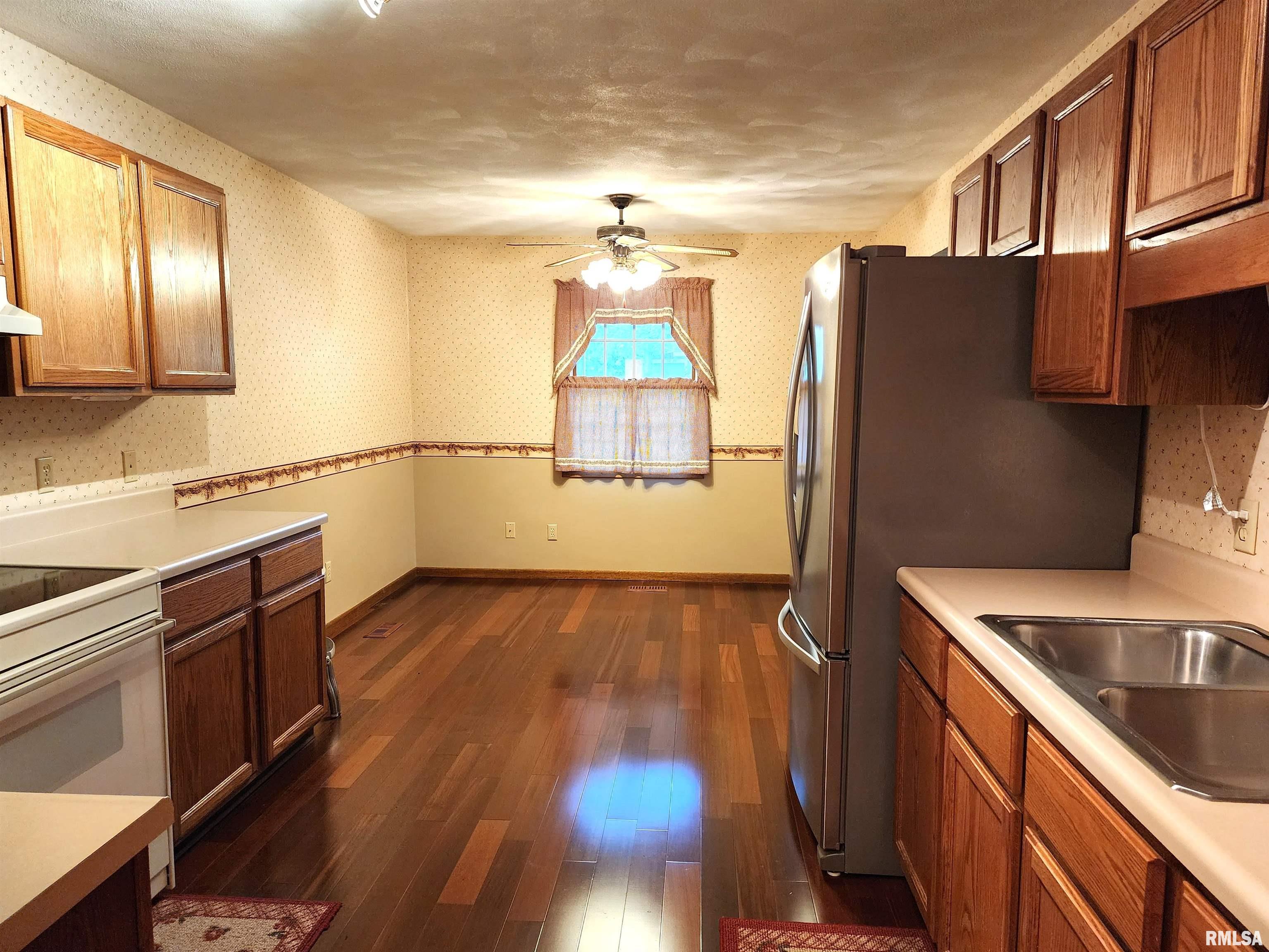 109 North Spring Street Geneseo, IL 61254 - Photo 4 of 23 Gallery Image 4