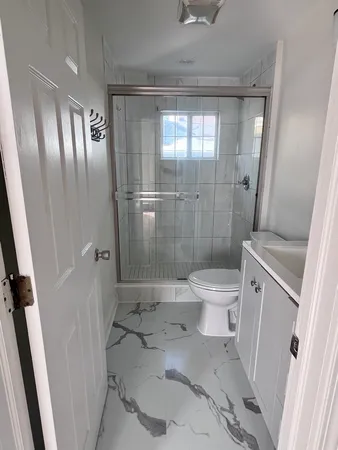 $1,900 | 393 Wellington Avenue, Unit 2, Elgin, IL 60120