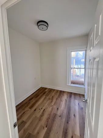 $1,900 | 393 Wellington Avenue, Unit 2, Elgin, IL 60120