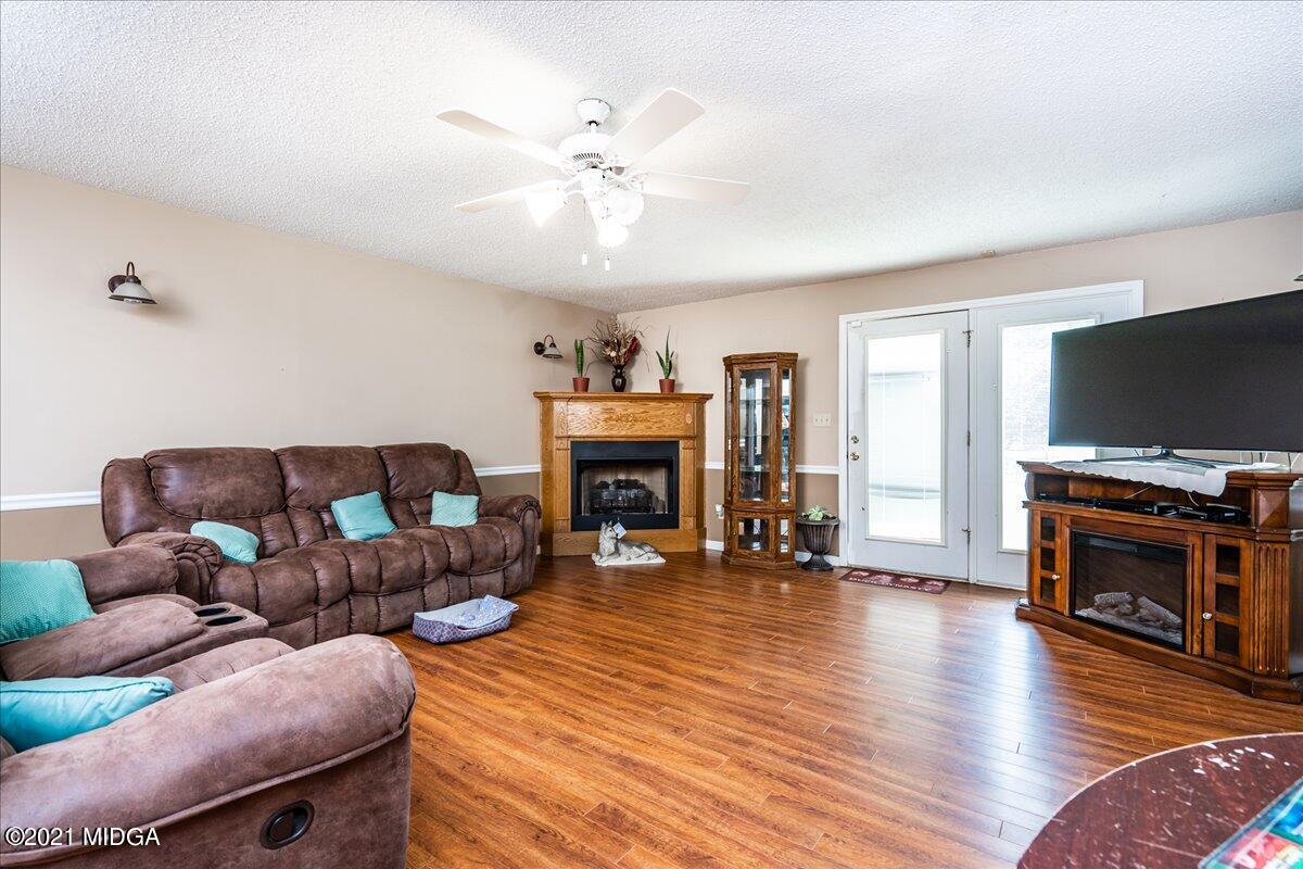 2696 Lower Hartley Bridge Road Byron, GA 31008 - Photo 18 of 24 a living room with furniture and a flat screen tv