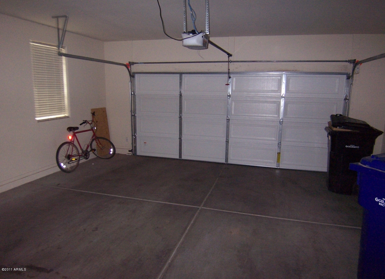 94 East Catclaw Street Gilbert, AZ 85296 - Photo 8 of 11 Garage