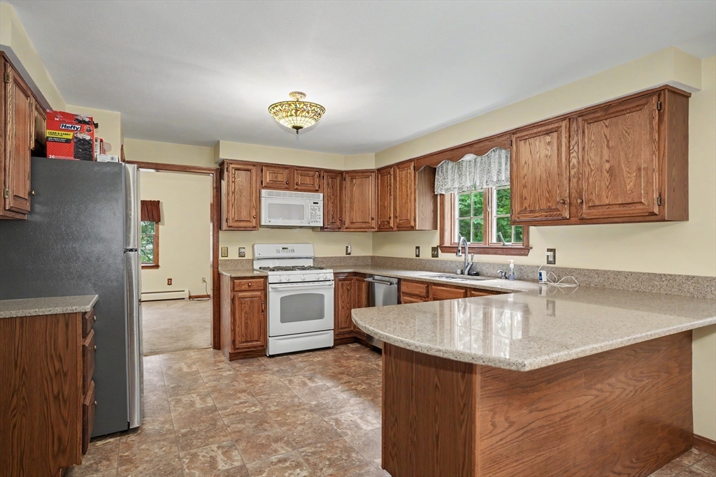5 Ohio Road Tyngsborough, MA 01879 - Photo 9 of 34 Gallery Image 9