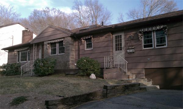 28 Stoneham Road Worcester, MA 01604 - Photo 2 of 18 Gallery Image 2