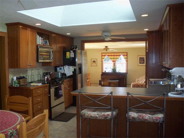28 Stoneham Road Worcester, MA 01604 - Photo 3 of 18 Gallery Image 3